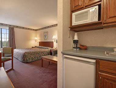 Super 8 By Wyndham Rochester Buitenkant foto
