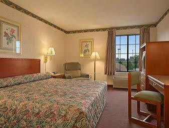 Super 8 By Wyndham Rochester Buitenkant foto